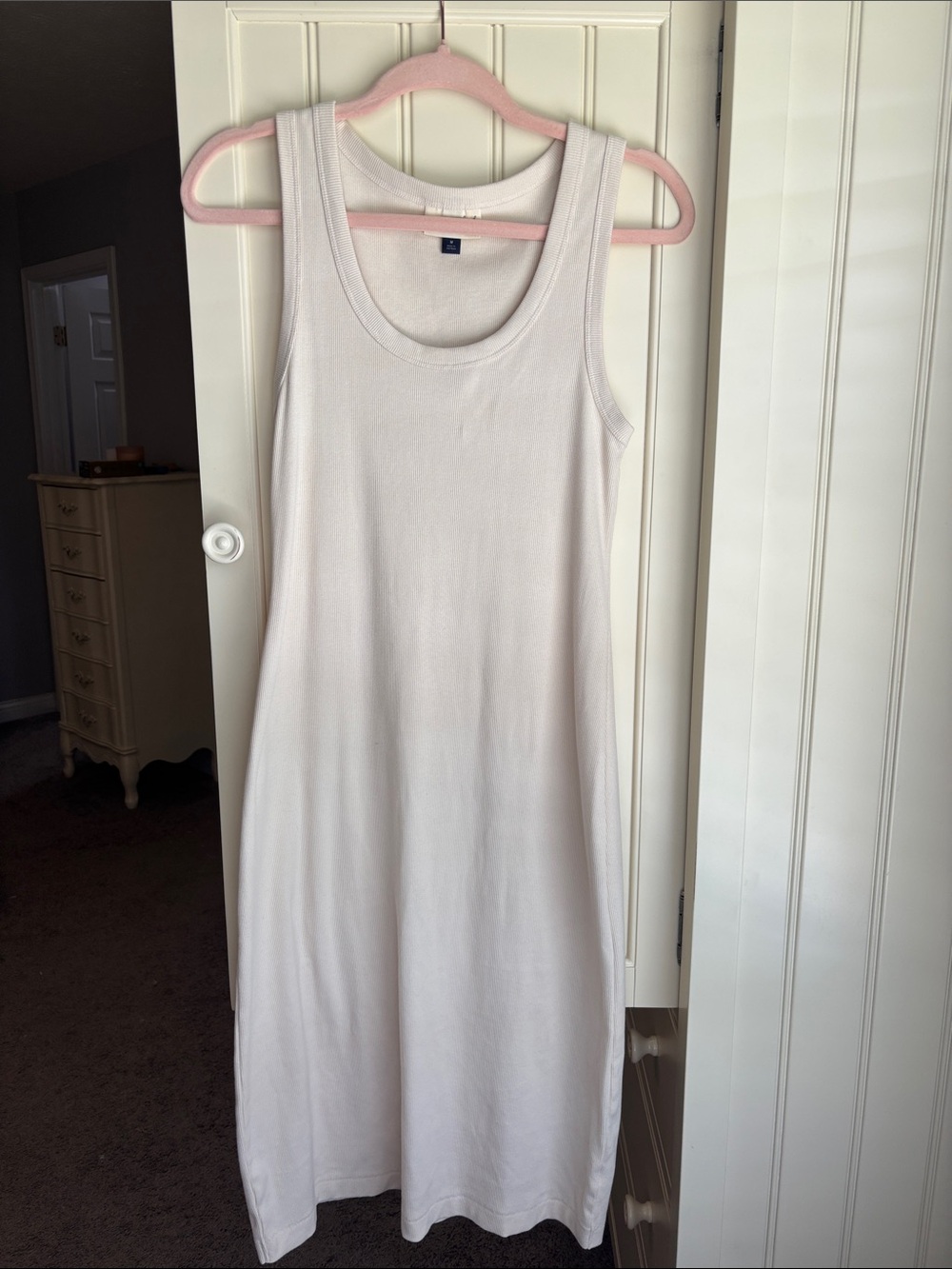Universal thread size medium tank dress cream